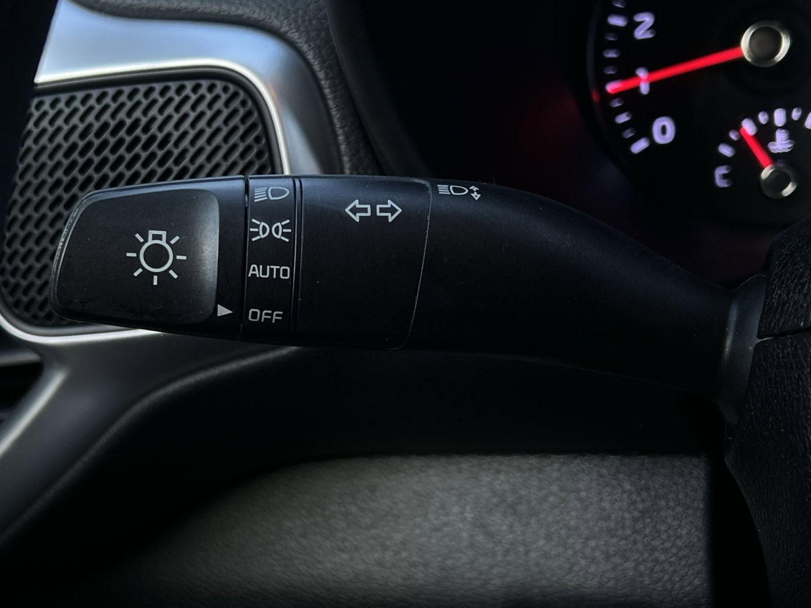 Used 2020 Kia Soul S FWD image 28