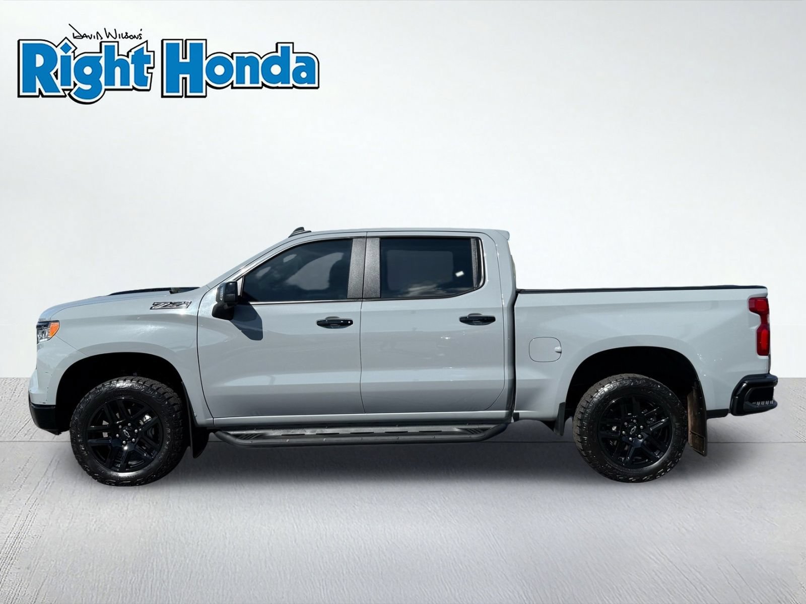Used 2024 Chevrolet Silverado 1500 LT Trail Boss w/ Convenience Package II AWD/4WD image 3