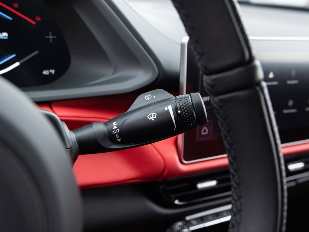 Used 2025 Lotus Emira image 31