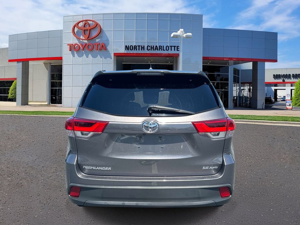 Used 2017 Toyota Highlander SE AWD/4WD image 6