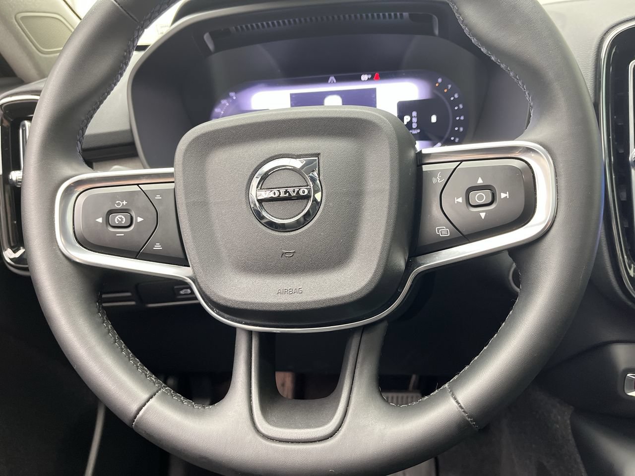 Used 2023 Volvo XC40 B5 Ultimate w/ Protection Package Premier AWD/4WD image 14