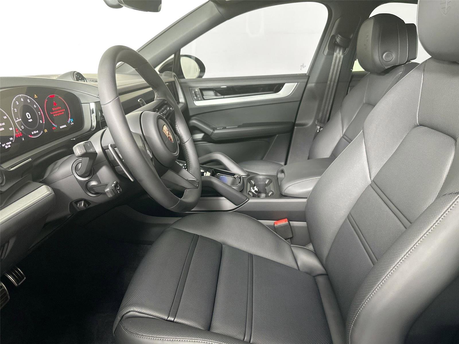 Certified 2026 Porsche Cayenne Coupe AWD/4WD image 5