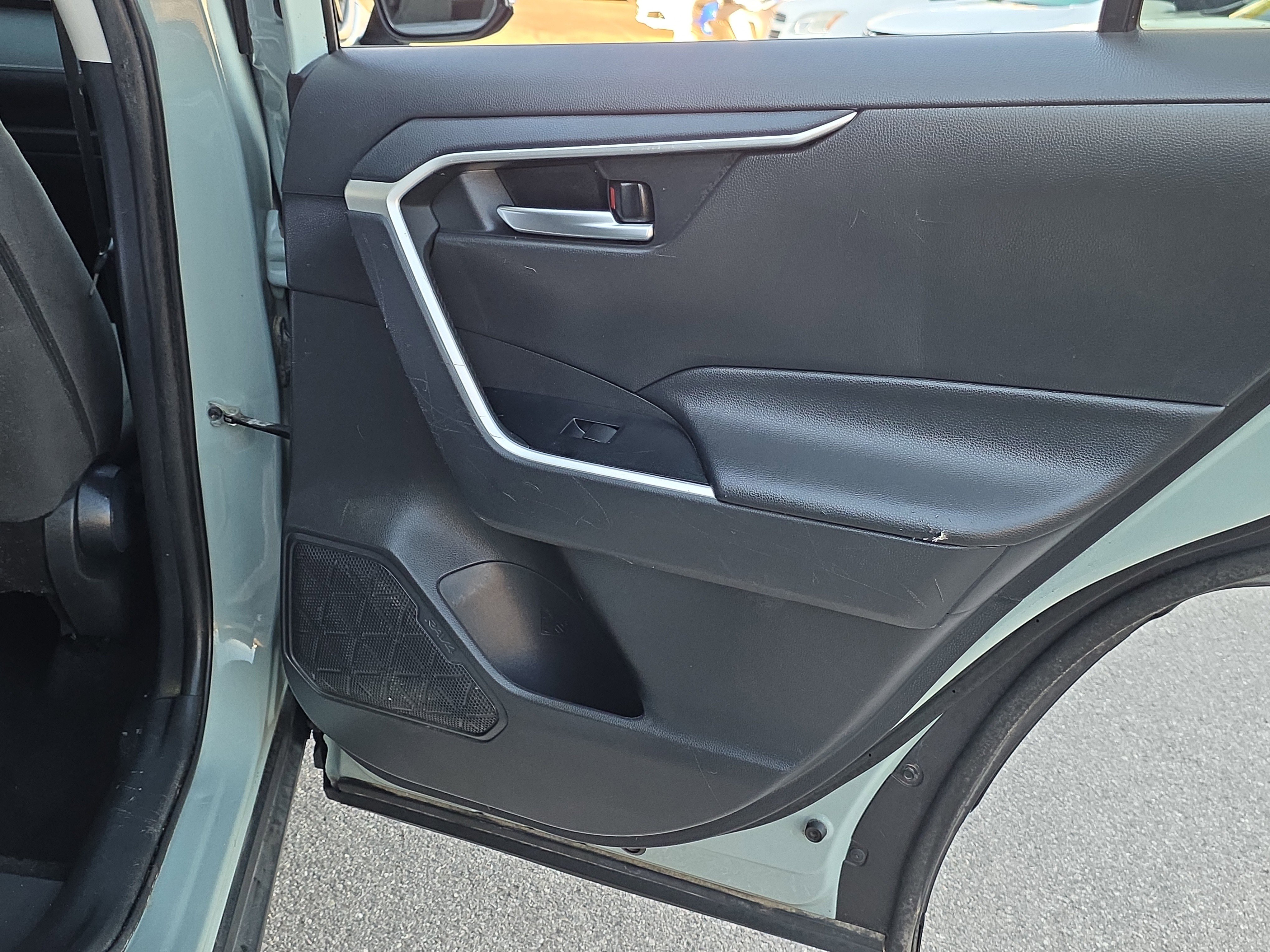 Used 2021 Toyota RAV4 XLE w/ Convenience Package image 25