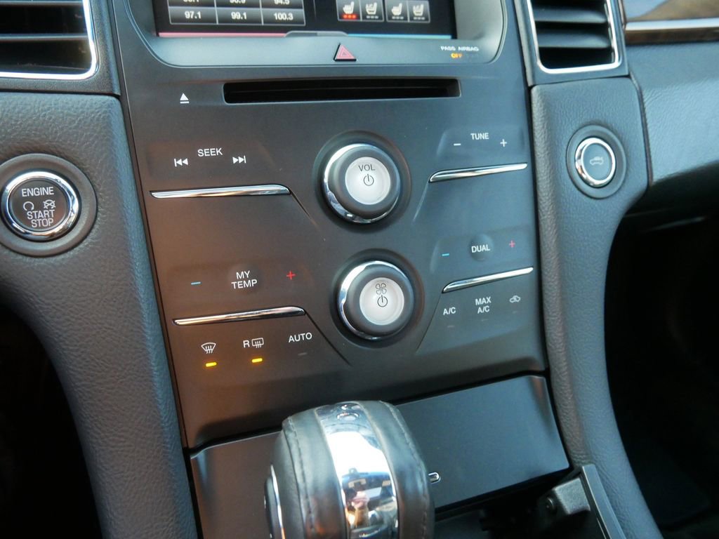 Used 2015 Ford Taurus Limited image 26