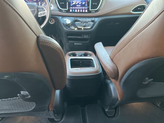 Used 2018 Chrysler Pacifica Limited w/ Tire & Wheel Group image 16