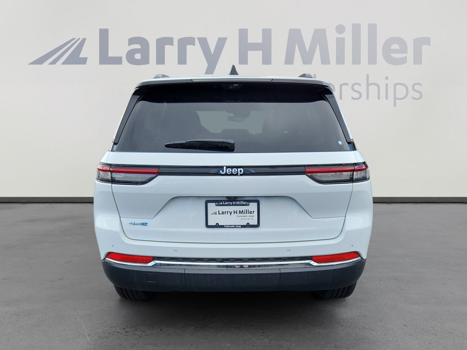 New 2025 Jeep Grand Cherokee Limited 4xe w/ Luxury Tech Group II image 4