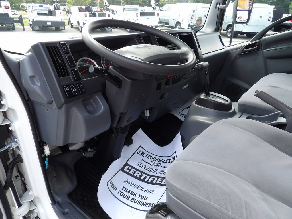 Used 2021 Isuzu NPR RWD image 15