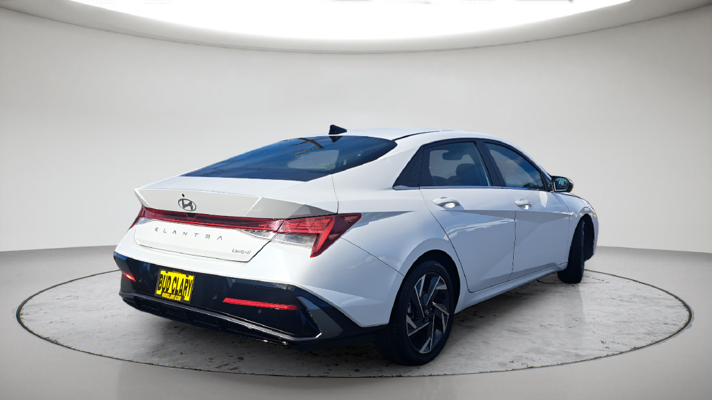 Used 2024 Hyundai Elantra Limited FWD image 17