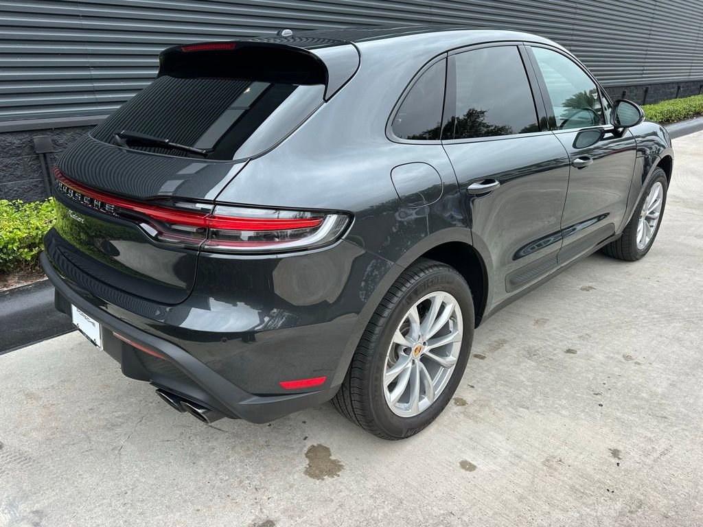 Certified 2025 Porsche Macan image 9