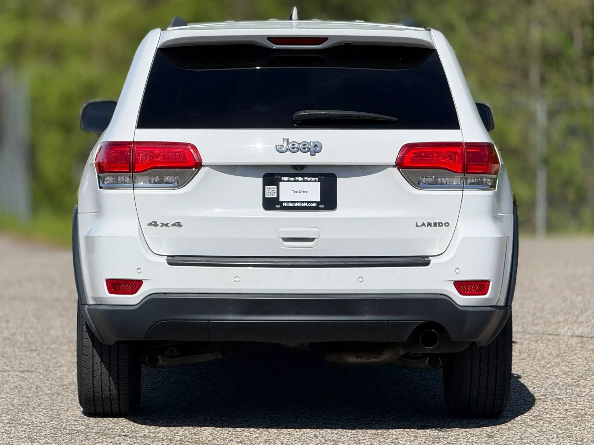 Used 2017 Jeep Grand Cherokee Laredo w/ Quick Order Package 23E AWD/4WD image 4