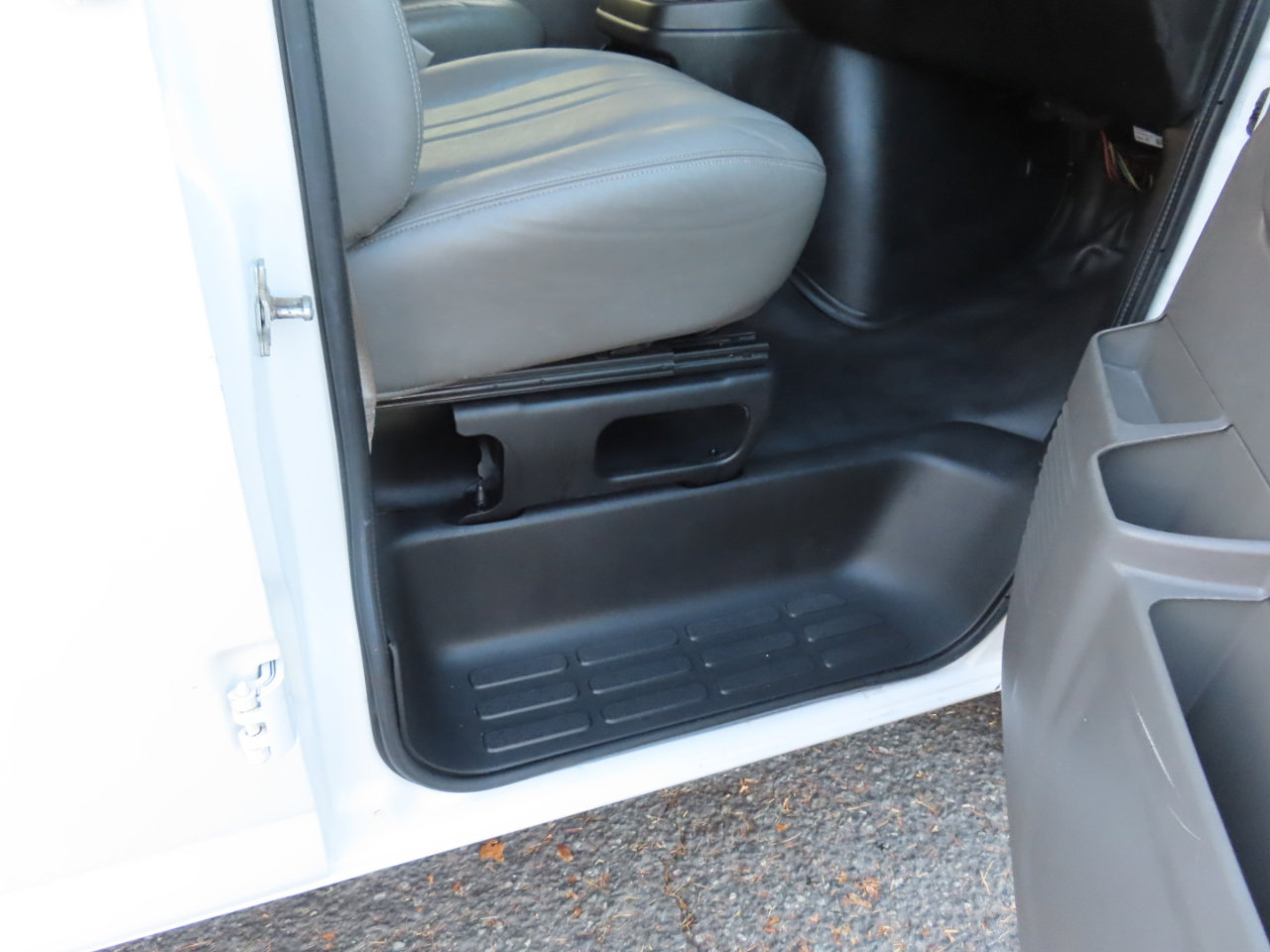 Used 2015 Chevrolet Express 2500 image 12