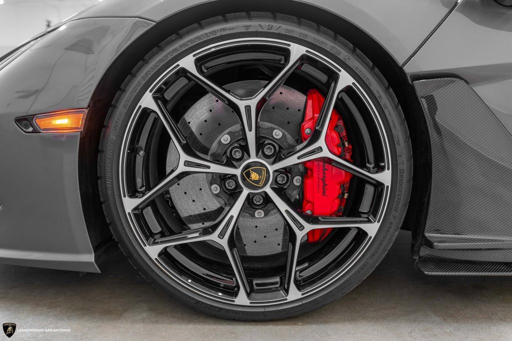 Used 2024 Lamborghini Revuelto image 20
