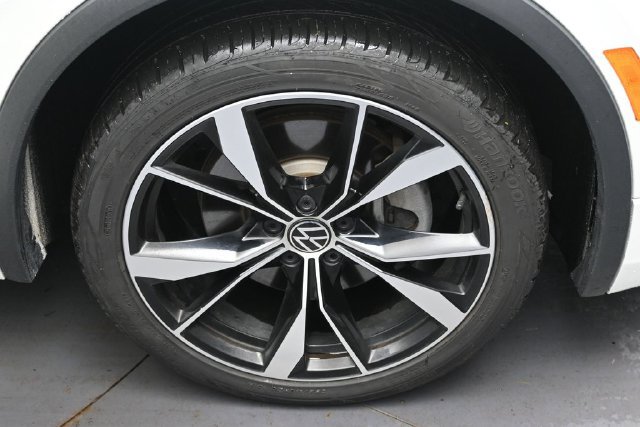 Used 2024 Volkswagen Tiguan SEL R-Line AWD/4WD image 10