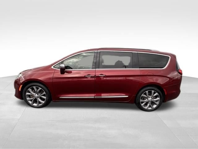 Used 2019 Chrysler Pacifica Limited w/ Tire & Wheel Group FWD image 3