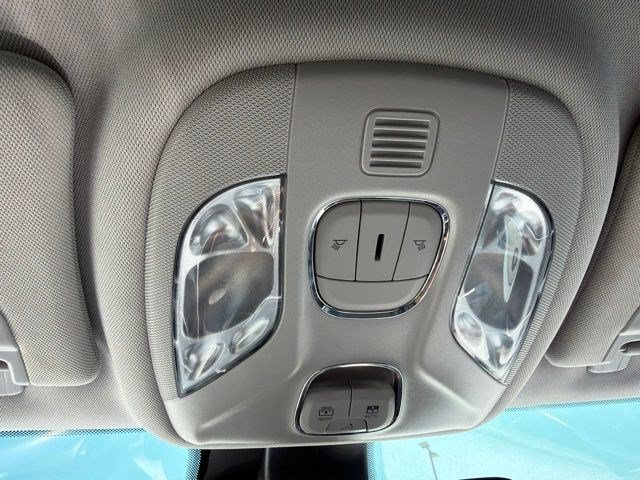 Used 2022 Jeep Compass Latitude w/ Sun and Sound Group AWD/4WD image 31