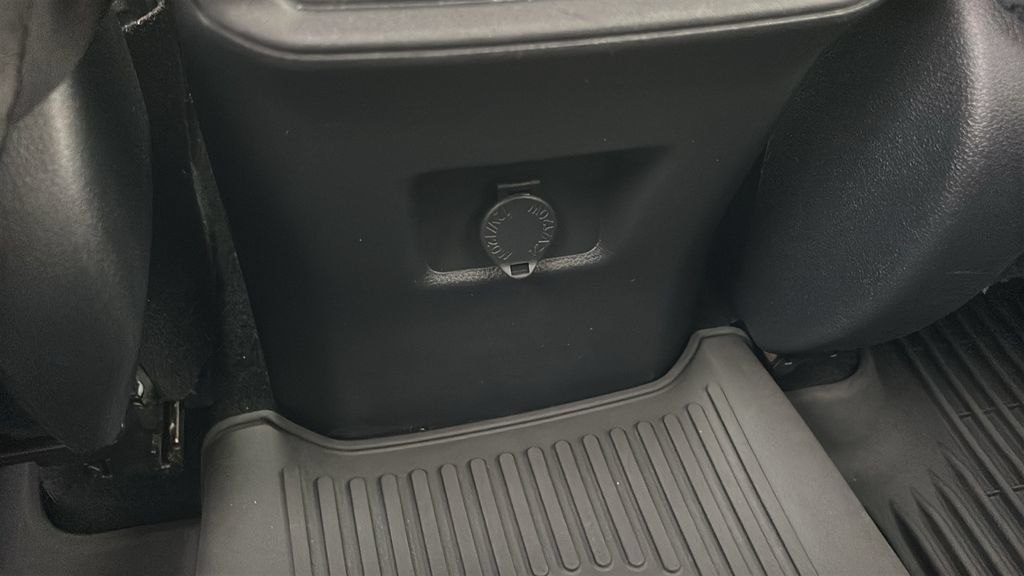 Used 2025 Toyota RAV4 LE AWD/4WD image 9