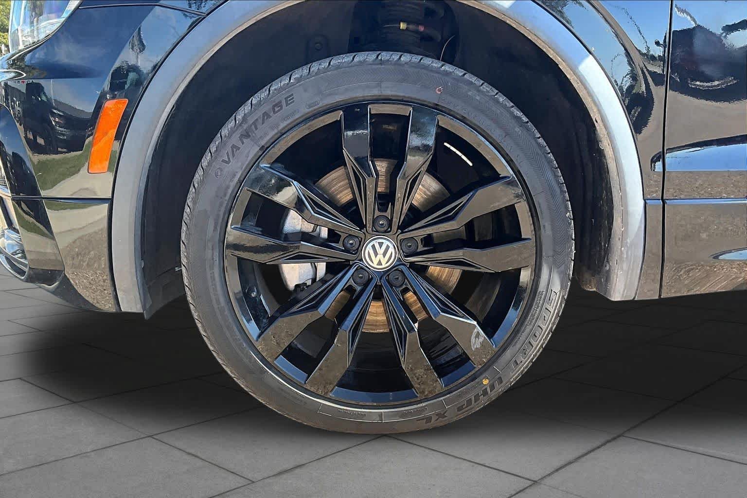 Used 2020 Volkswagen Tiguan SE R-Line AWD/4WD image 11