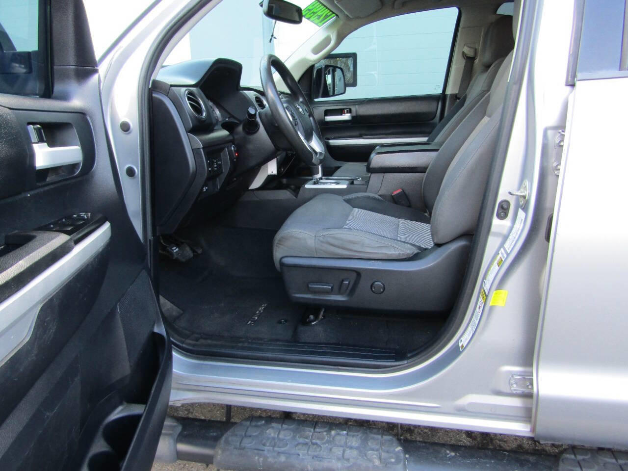 Used 2015 Toyota Tundra SR5 image 4