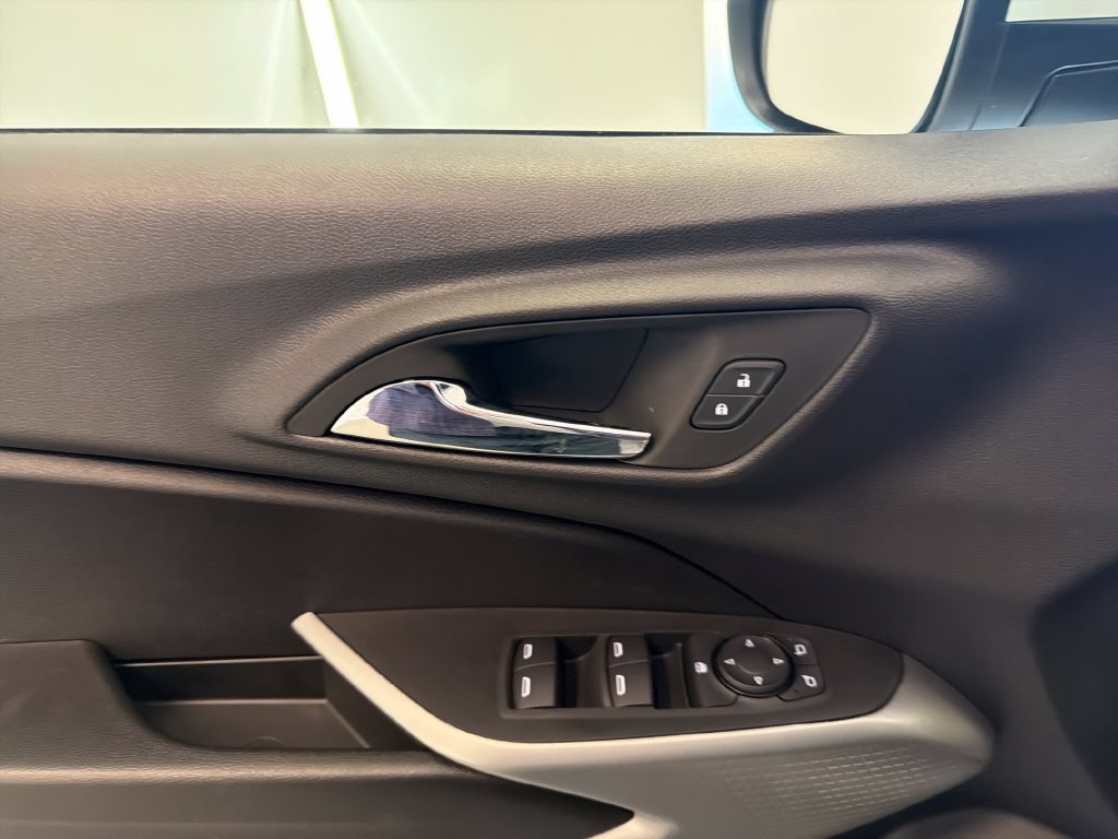 New 2026 Chevrolet Trax LS w/ LS Convenience Package FWD image 12