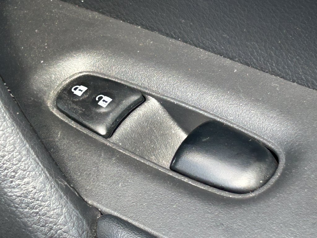 Used 2019 Nissan Rogue S AWD/4WD image 29