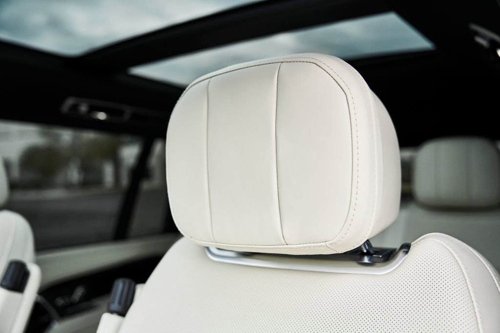 Used 2025 Land Rover Range Rover Long Wheelbase SE image 48