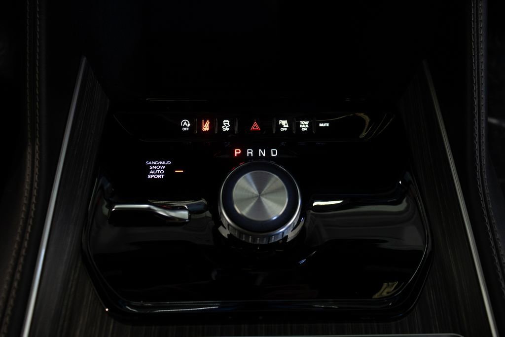 Used 2024 Jeep Wagoneer Series II w/ Premium Group I AWD/4WD image 36