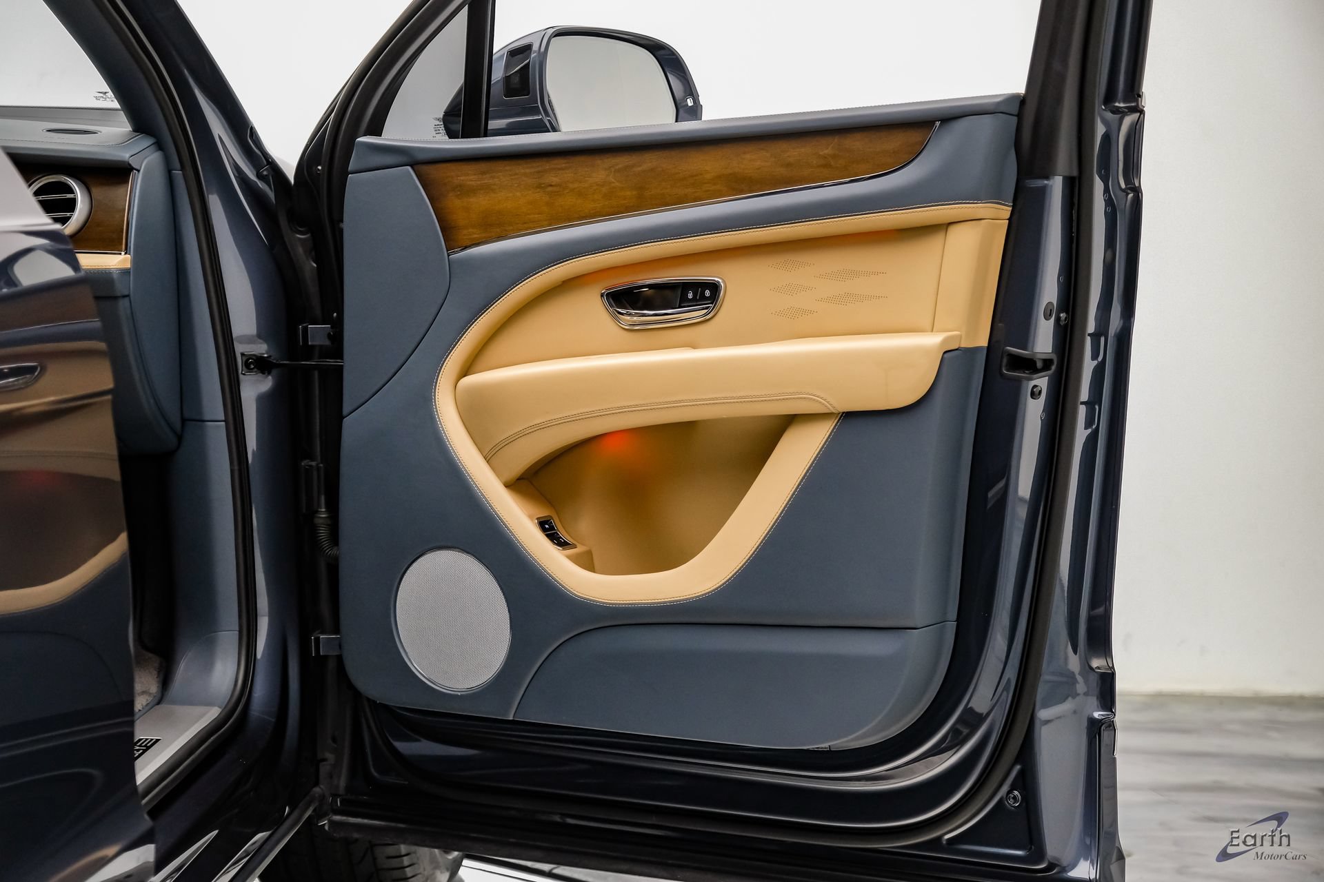 Used 2023 Bentley Bentayga Extended Wheelbase AWD/4WD image 91