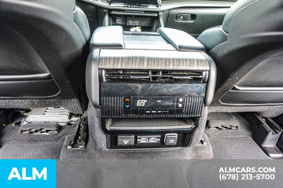 Used 2023 Jeep Wagoneer L Series II AWD/4WD image 32