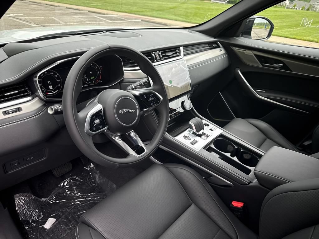 Used 2026 Jaguar F-PACE R-Dynamic S AWD/4WD image 13