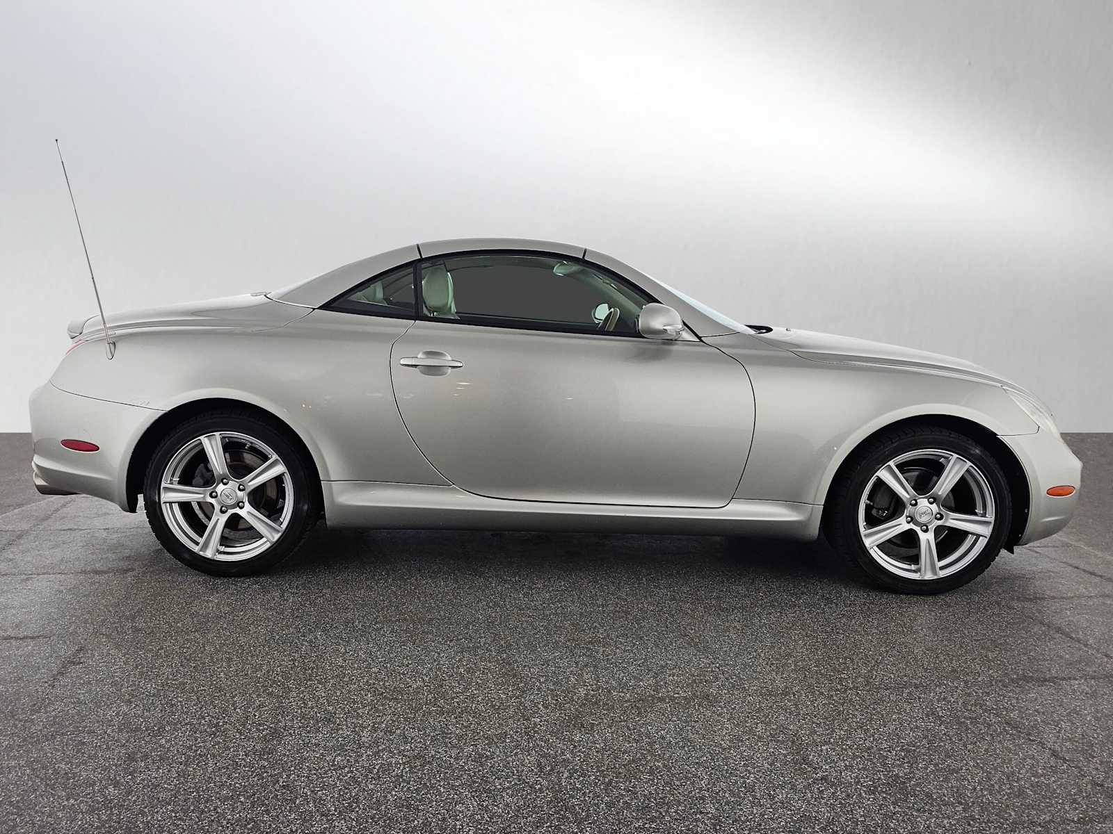 Used 2005 Lexus SC 430 Convertible image 2