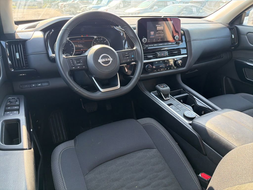 Used 2025 Nissan Pathfinder SV AWD/4WD image 11