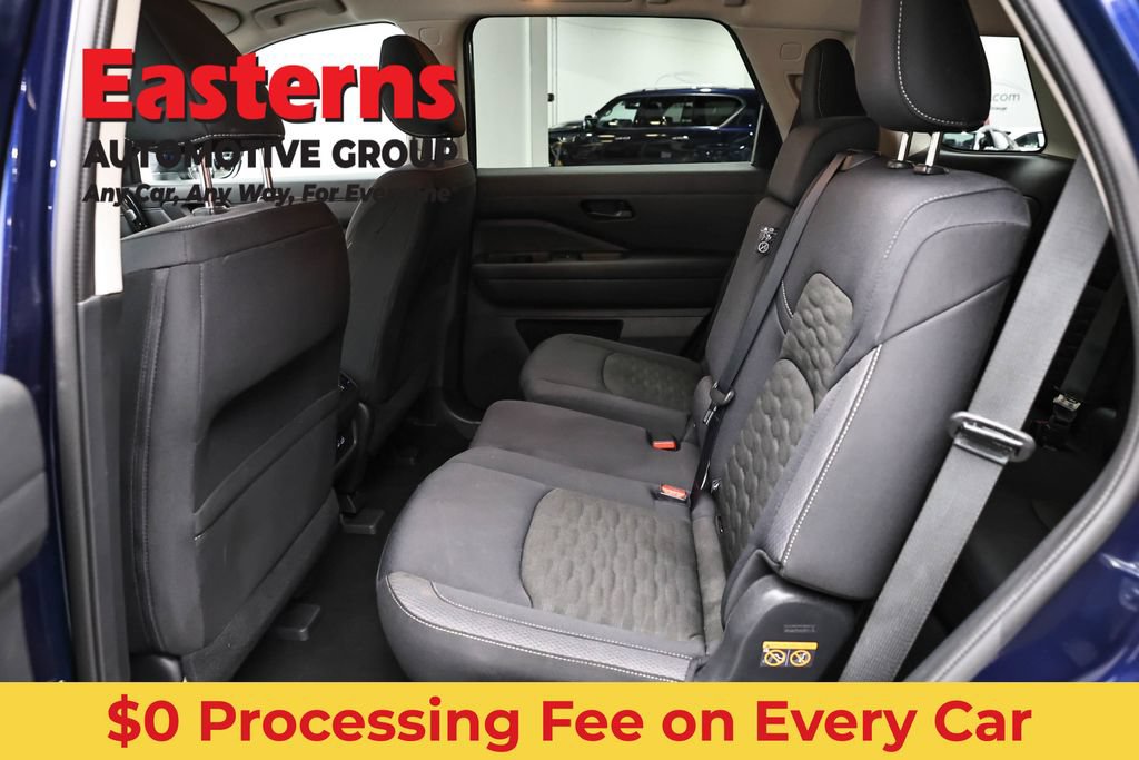 Used 2025 Nissan Pathfinder SV FWD image 21