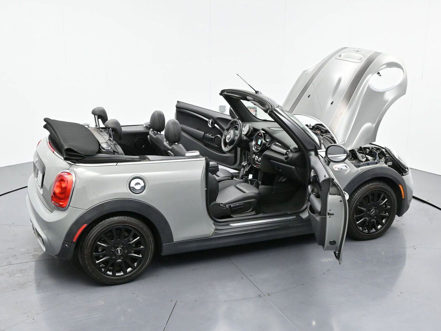 Used 2019 MINI Cooper S image 34