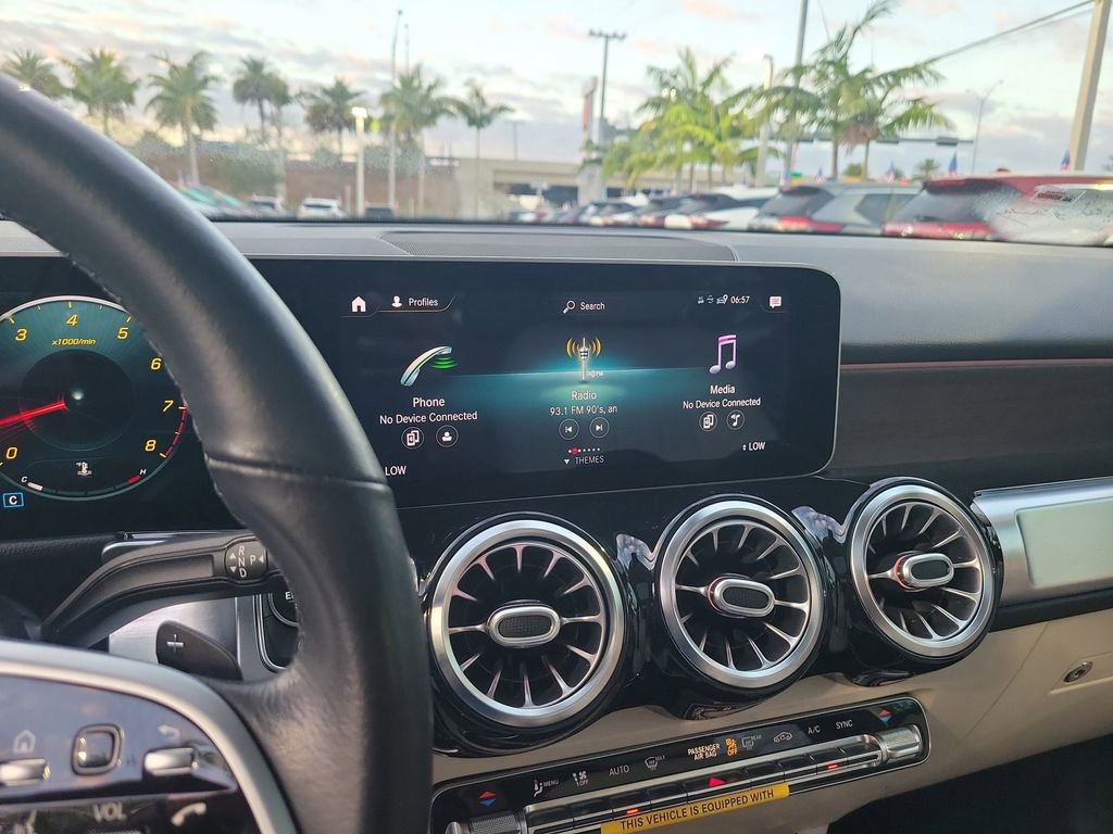 Used 2021 Mercedes-Benz GLB 250 image 22