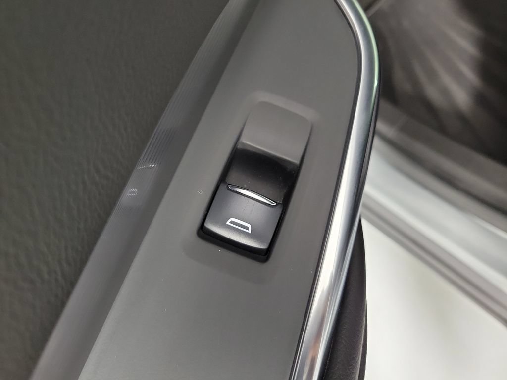Certified 2025 Cadillac XT4 Premium Luxury FWD image 14