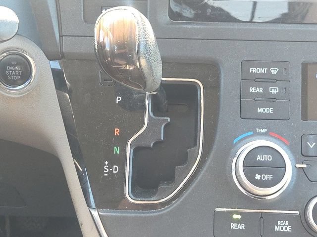 Used 2017 Toyota Sienna XLE w/ XLE Navigation Package FWD image 36