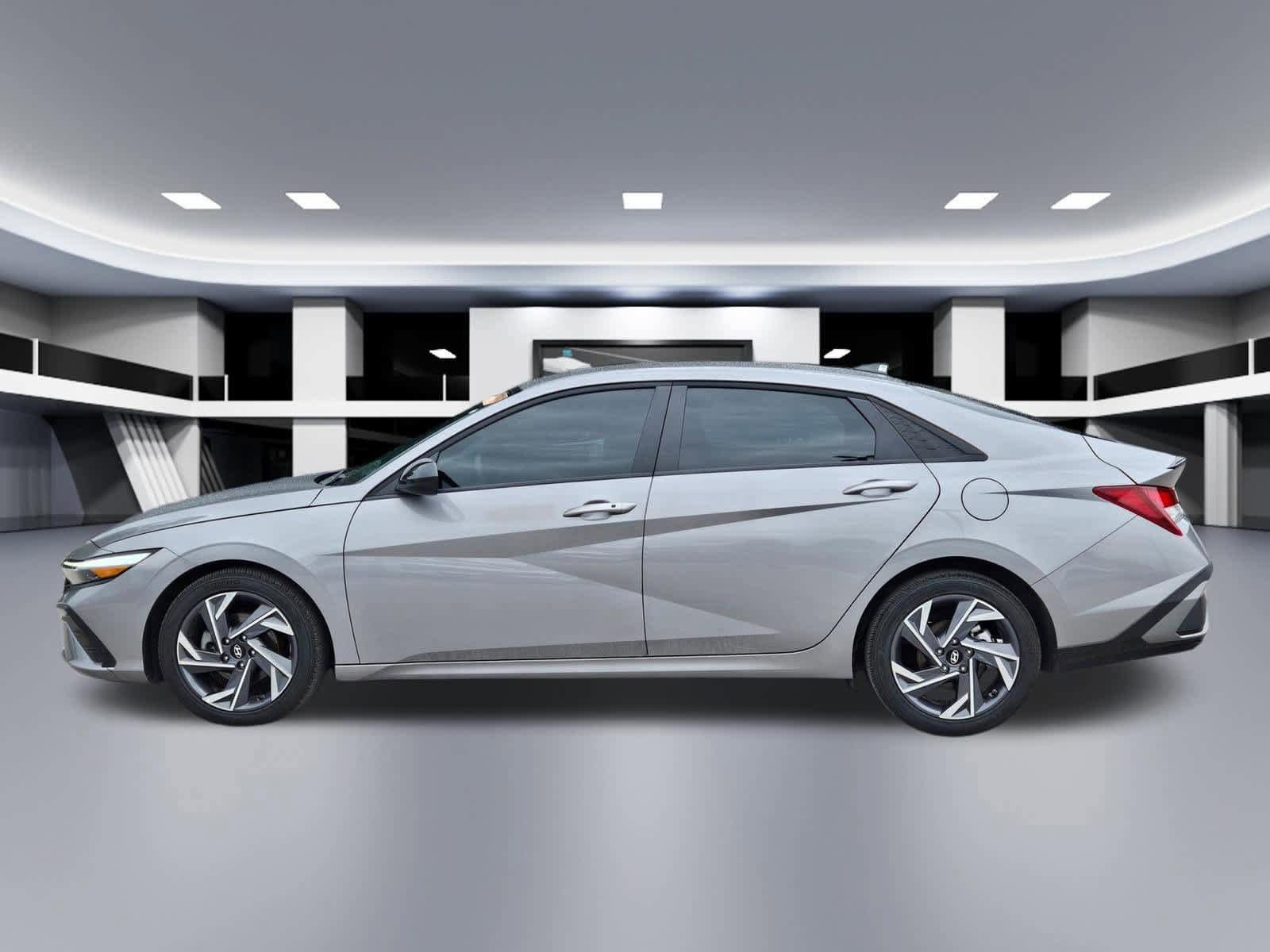 Used 2025 Hyundai Elantra Sport FWD image 3
