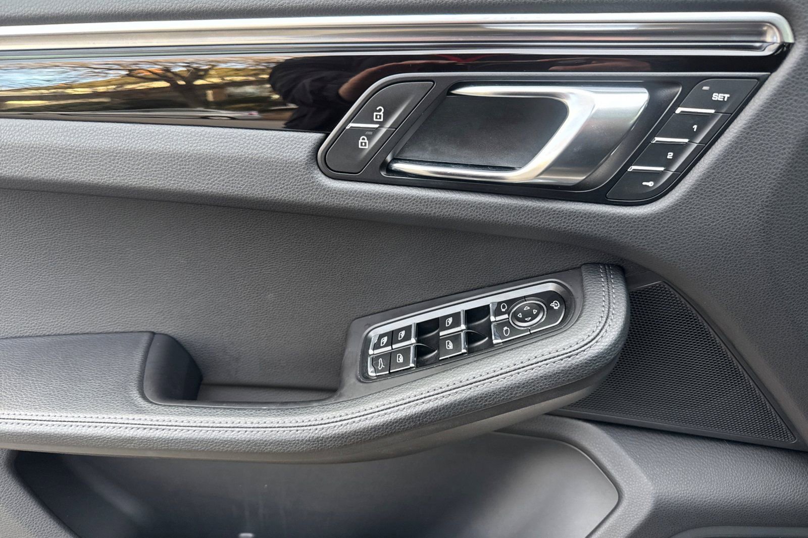 Used 2024 Porsche Macan image 11