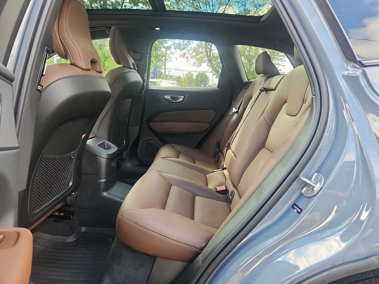 Certified 2024 Volvo XC60 T8 Plus w/ Climate Package AWD/4WD image 10