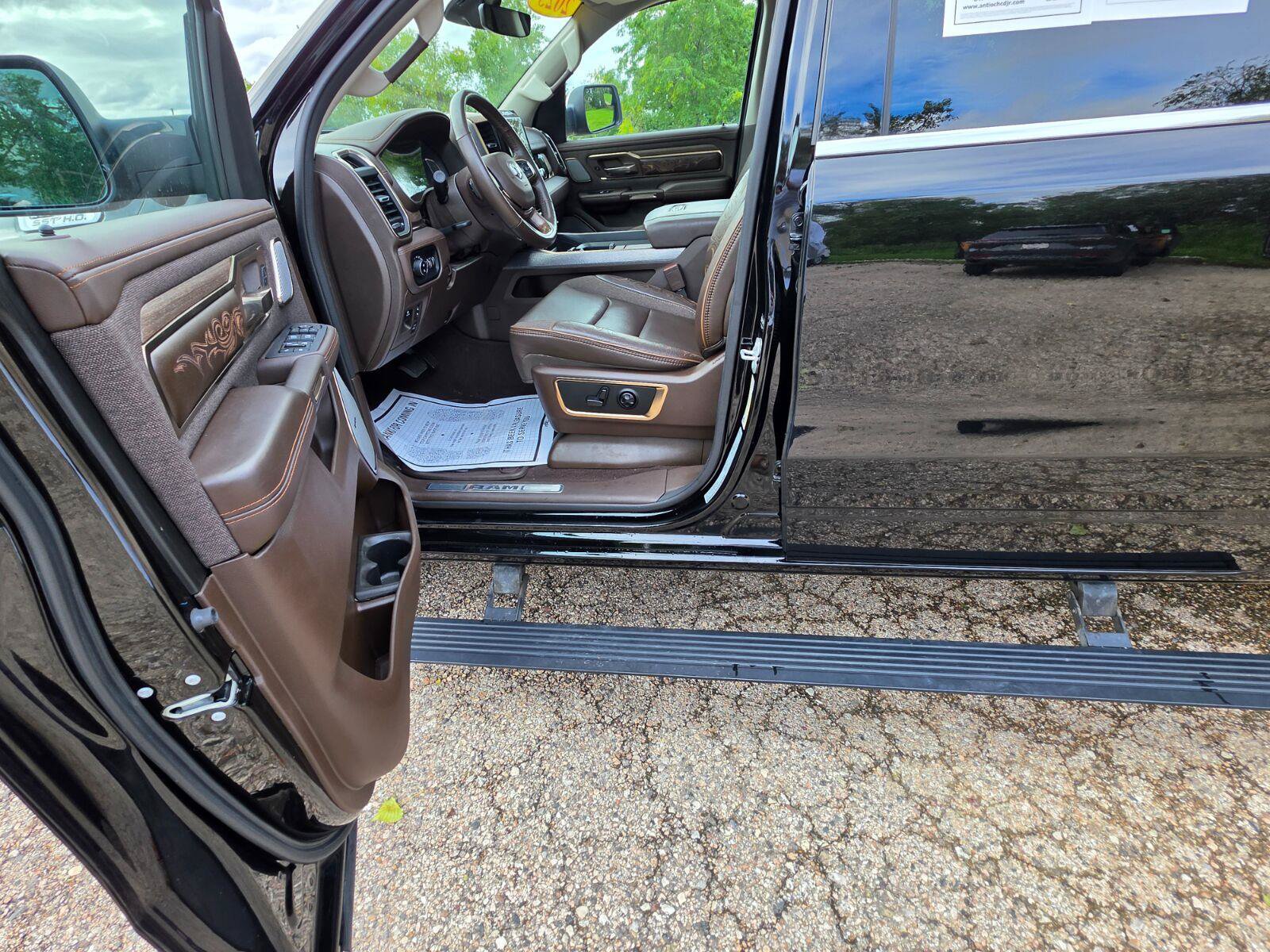 Used 2025 RAM 1500 Limited AWD/4WD image 11