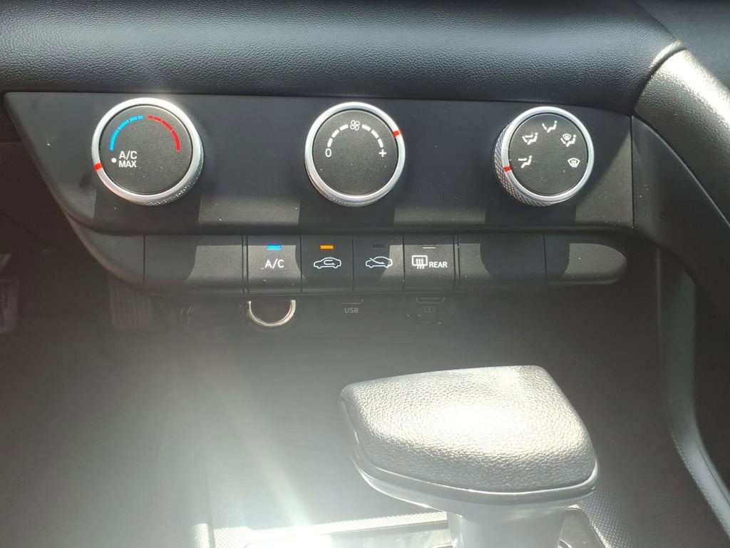Used 2022 Hyundai Elantra SE w/ Cargo Package FWD image 22