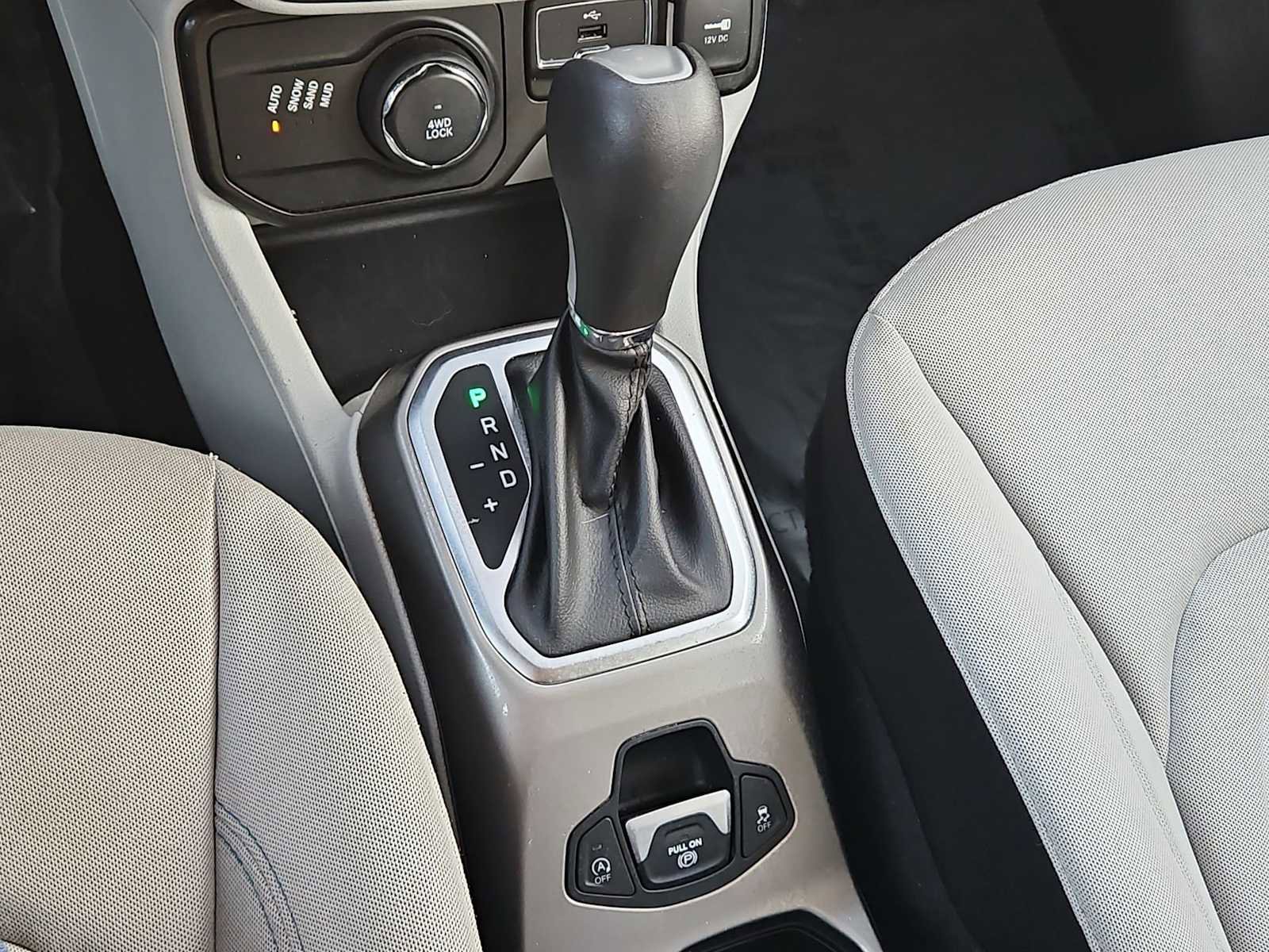 Used 2022 Jeep Renegade Latitude w/ Convenience Group image 47