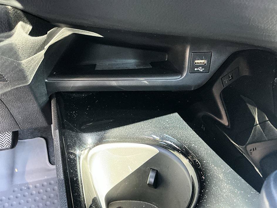 Used 2021 Toyota C-HR XLE FWD image 19