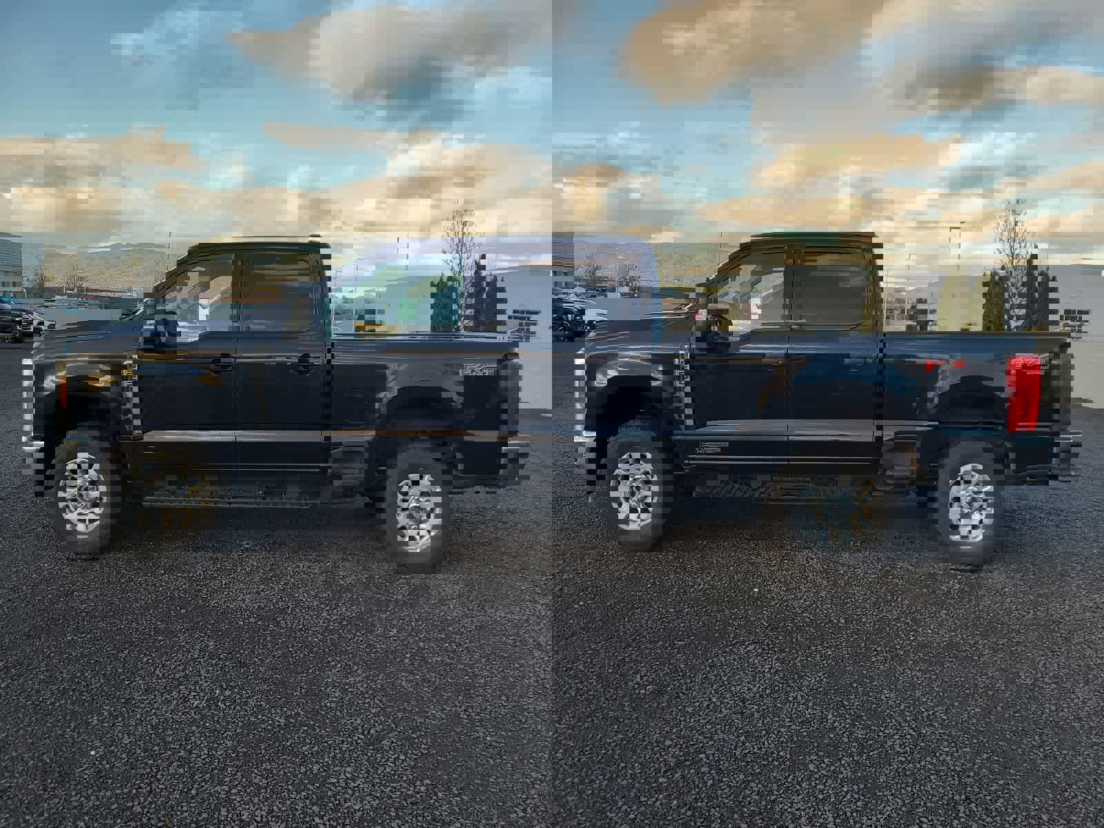 Used 2024 Ford F250 XLT w/ FX4 Off-Road Package image 2