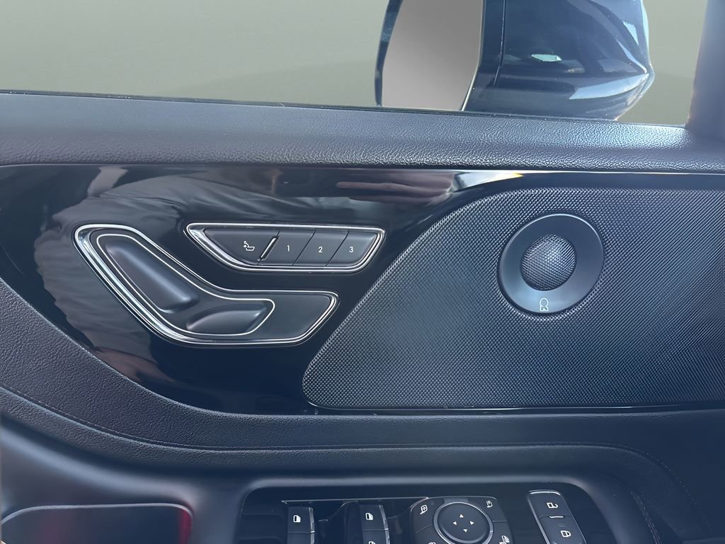 Used 2024 Lincoln Aviator Reserve image 24
