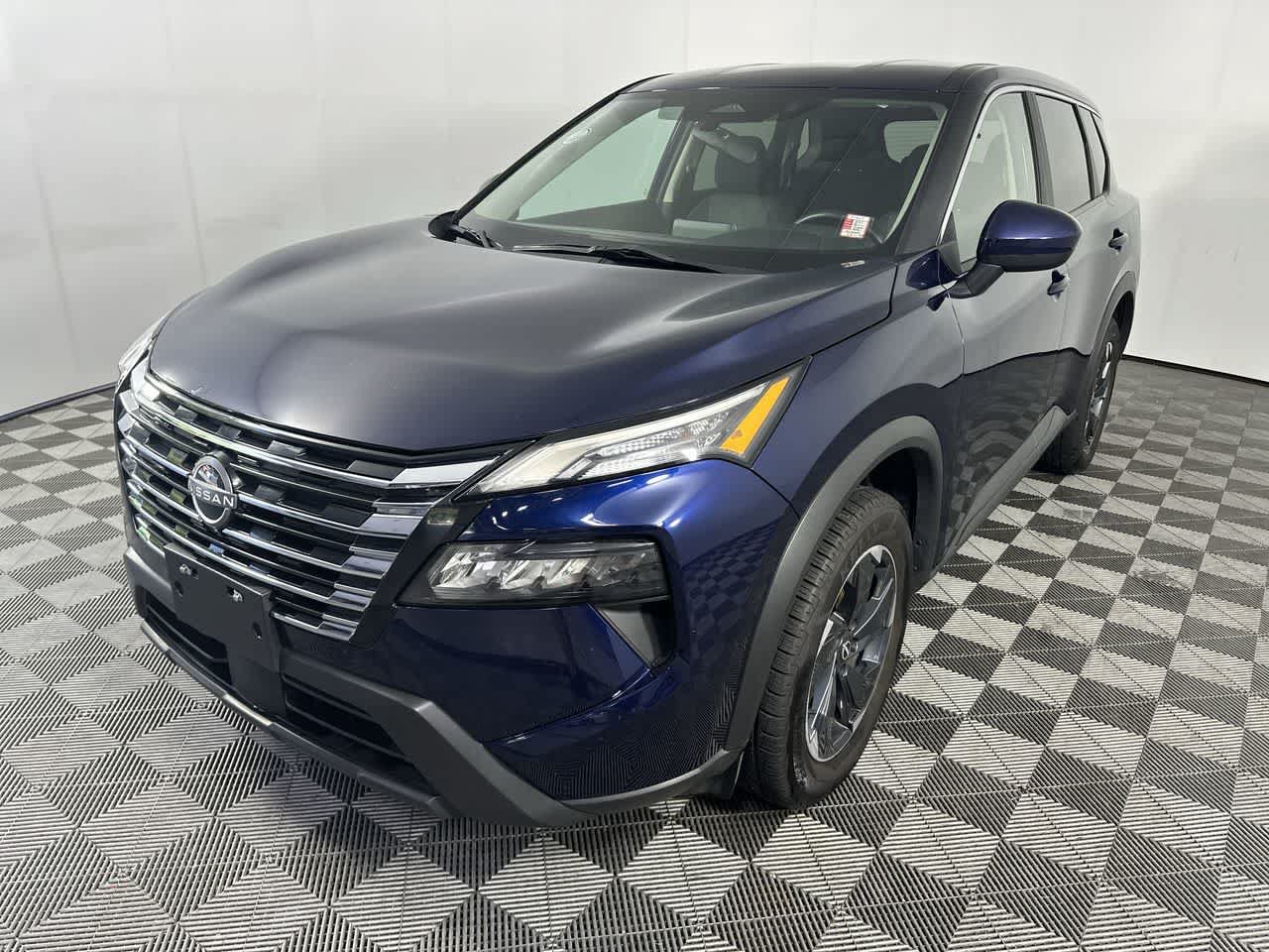 Used 2024 Nissan Rogue SV AWD/4WD image 4