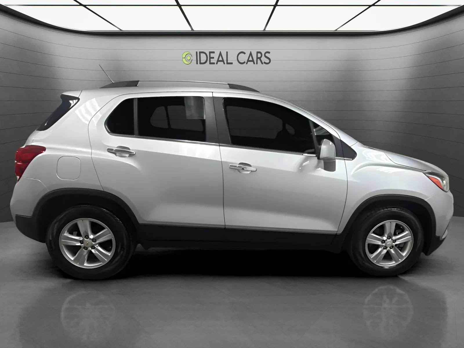 Used 2018 Chevrolet Trax LT w/ LT Convenience Package FWD image 4
