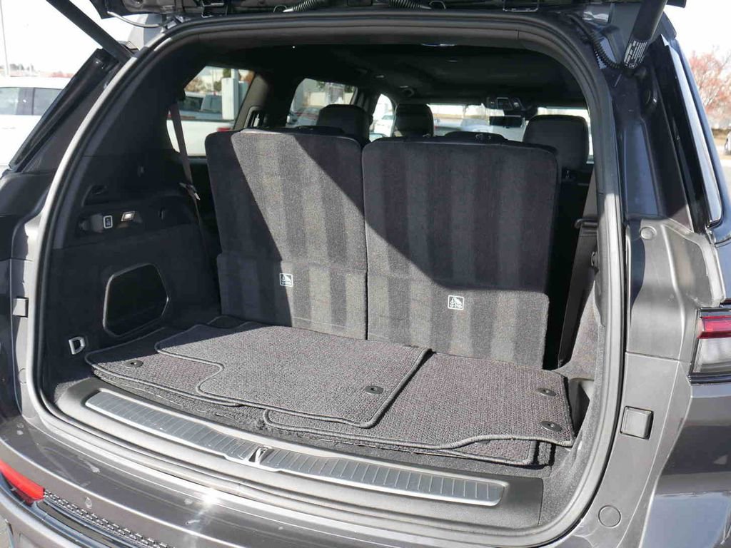 Used 2025 Jeep Grand Cherokee L Summit w/ Advanced Protech Group IV image 9