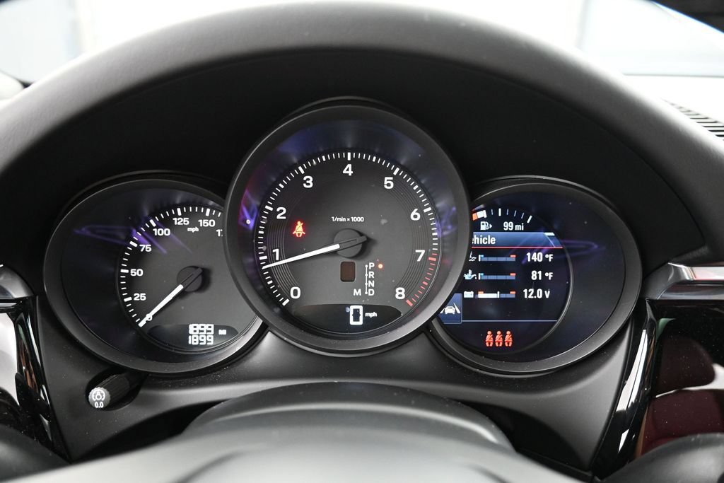 Certified 2026 Porsche Macan AWD/4WD image 18