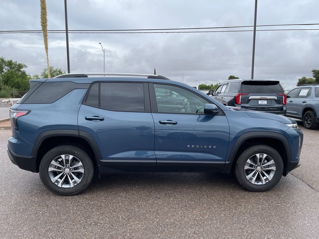 Used 2025 Chevrolet Equinox LT w/ Convenience Package II image 3